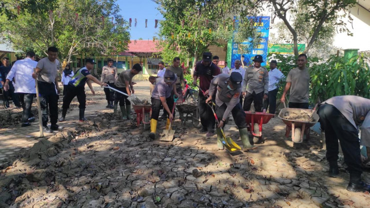 Polri Hadir Rakyat Bangkit Percepat Pemulihan Pascabanjir Bandang di Bireueun Aceh