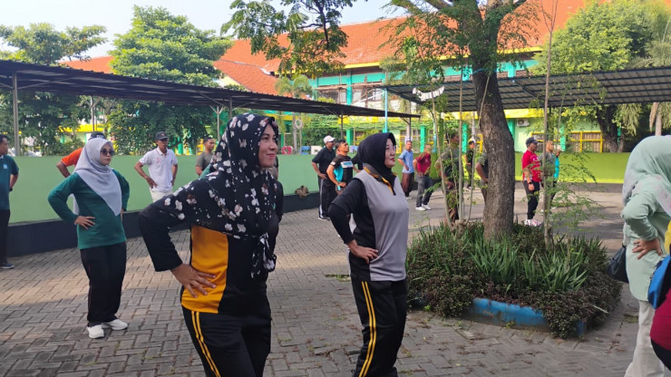 Polsek Krian Ikuti Senam SKJ Bersama Forkopimka, Perkuat Sinergitas Antarinstansi