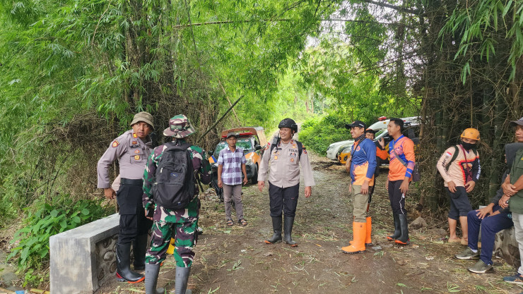 Polres Bondowoso Terjunkan Personel Pencarian Korban Hanyut di Sungai Sampeanbaru
